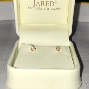 14k yellow gold Diamond earrings.